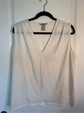 H&M women’s Sleeveless V-Neck cream Top